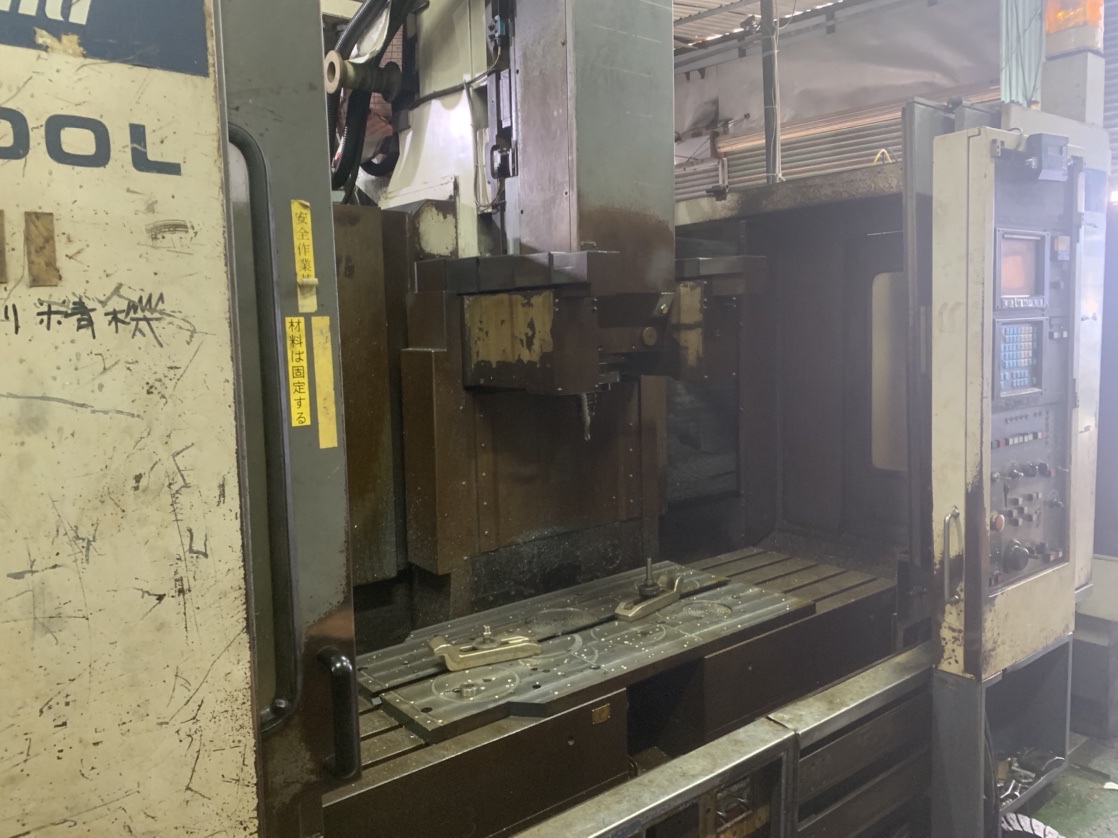 Vertical machining center machine 1.jpg